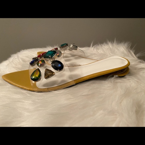 Clear sandals with a twist - Picture 3 of 7